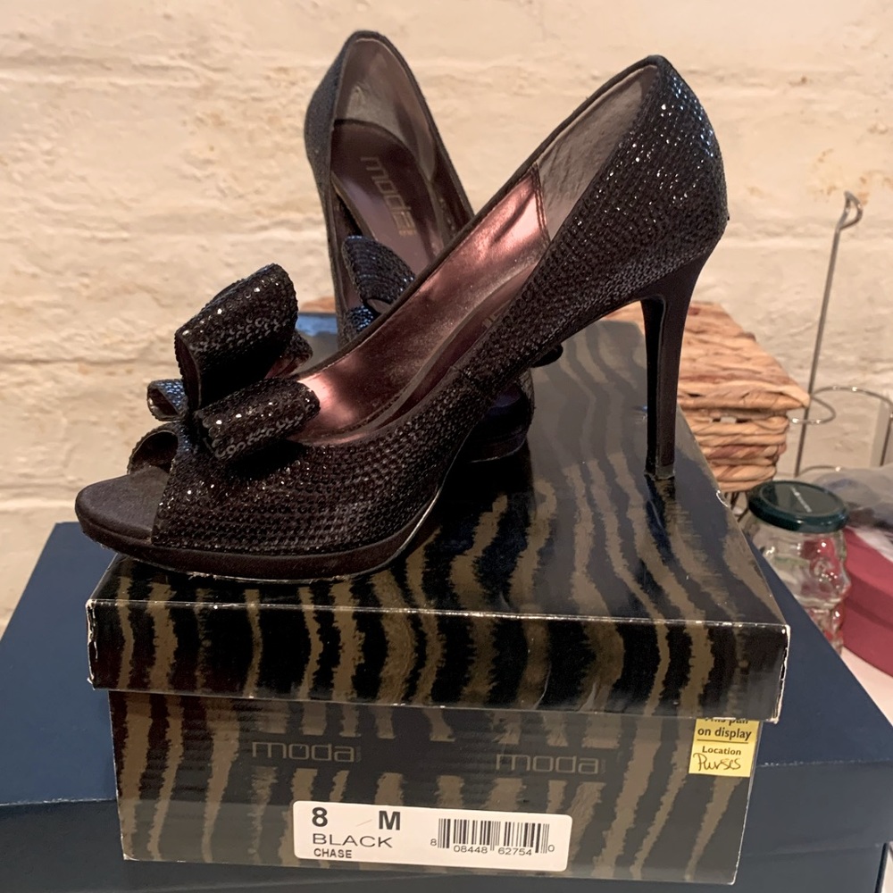 Moda Spana black sequin heel, size 8; super cute style and great fit!